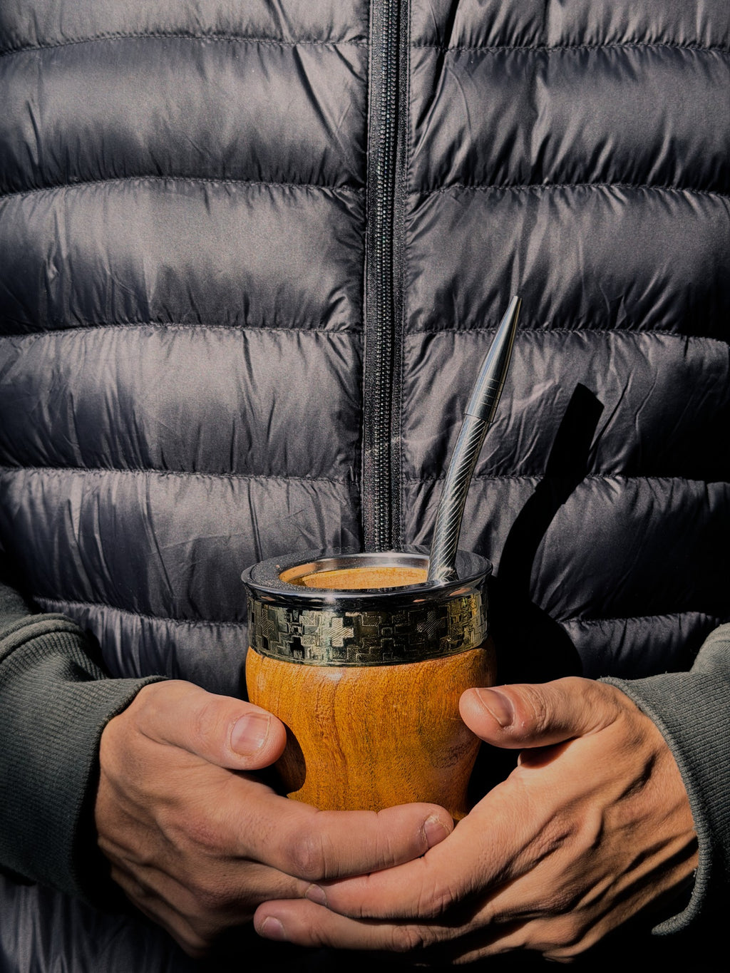 Mate de Algarrobo Artesanal cincelado de acero inoxidable
