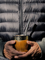 Mate de Algarrobo Artesanal con Virola Dorada