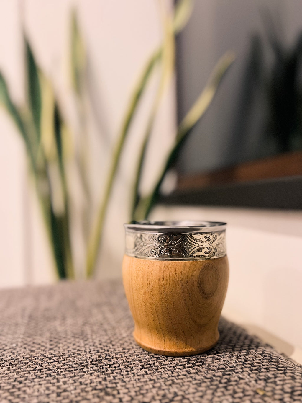 Mate de Algarrobo Artesanal cincelado de acero inoxidable